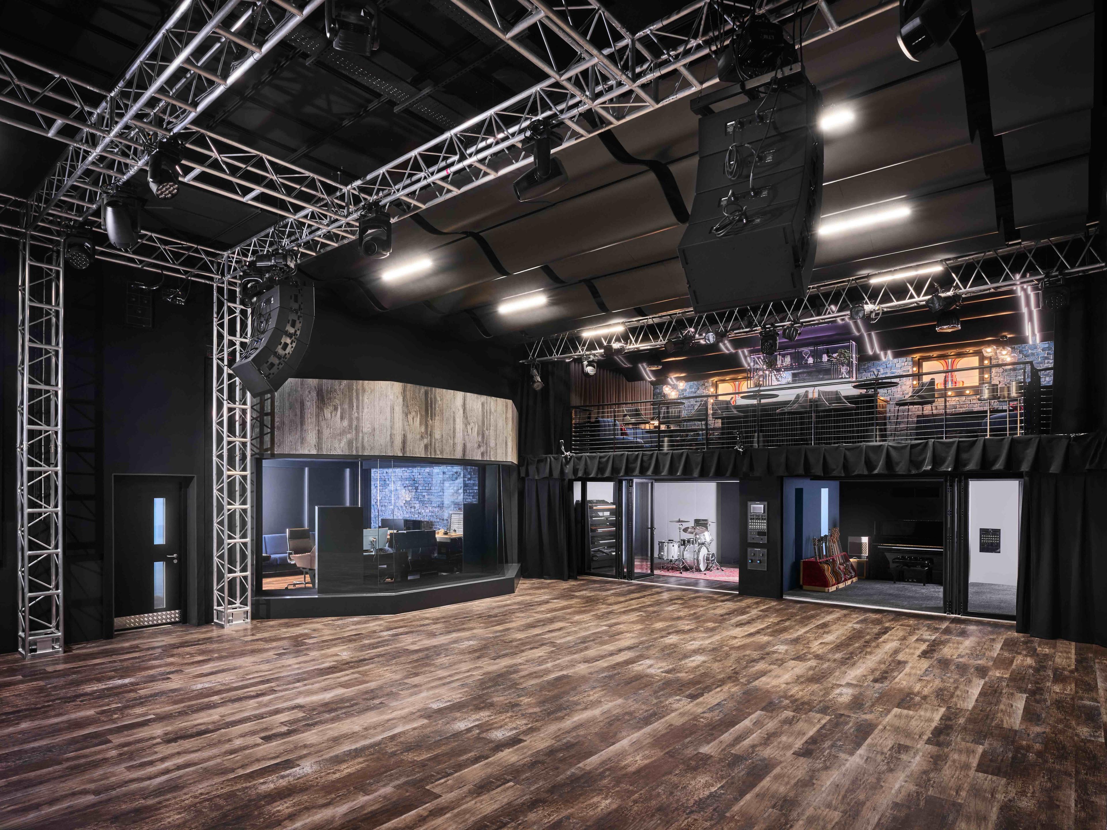 Live room 1