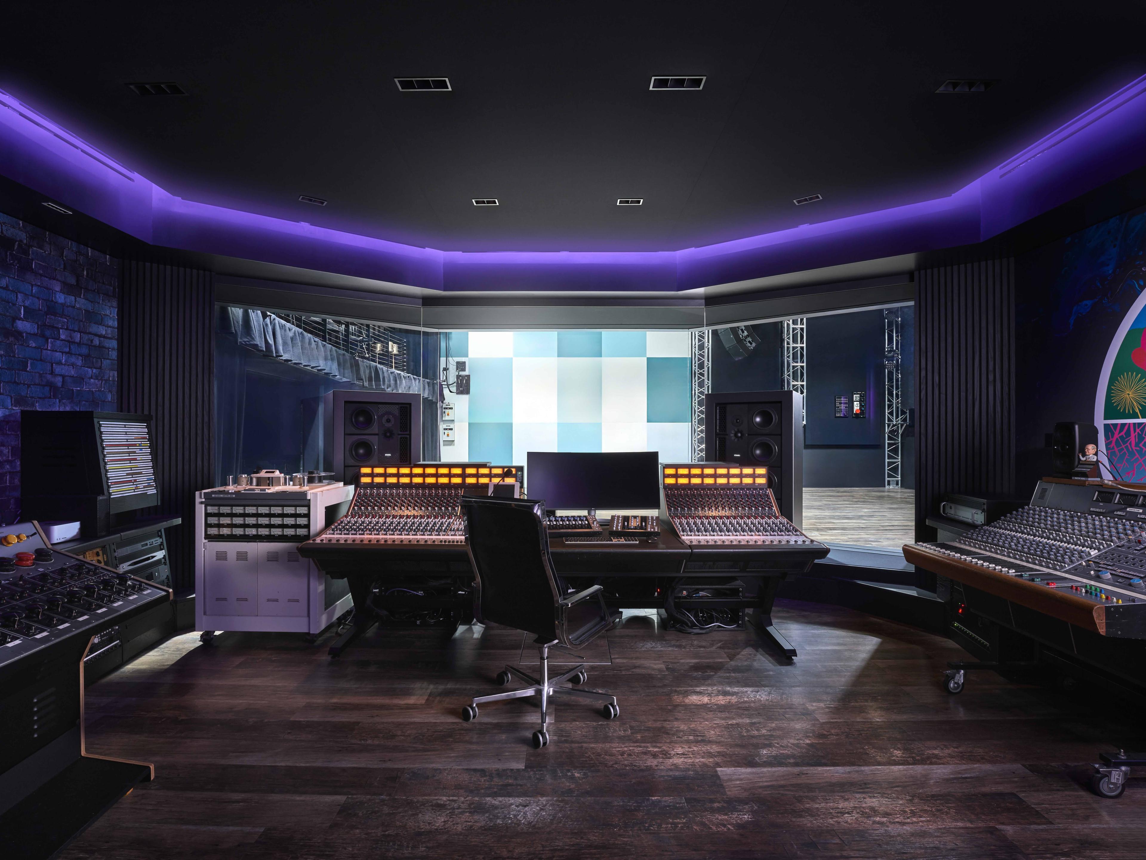 Control room 1 lighter 